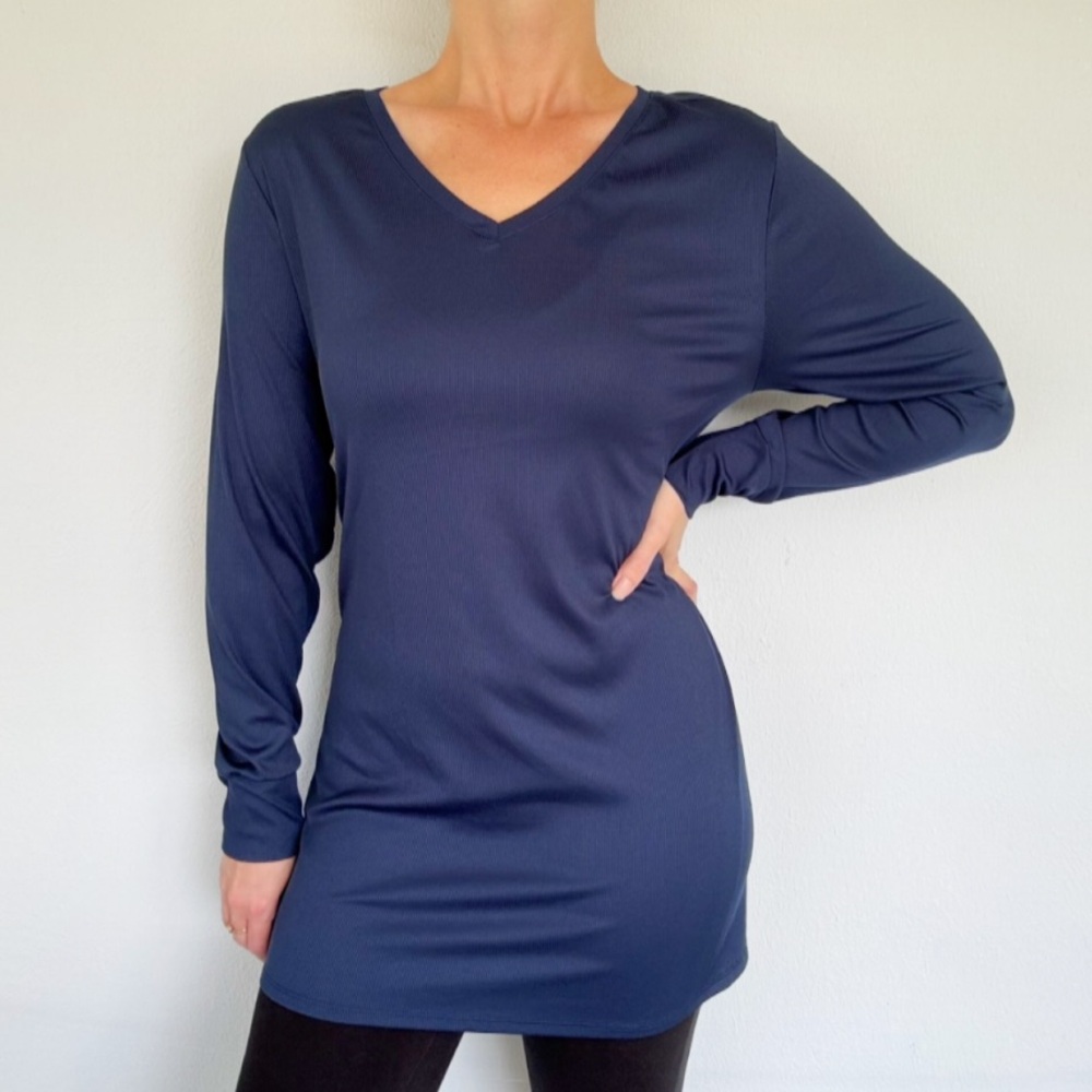 LuLaRoe navy blue performance stretch v-neck long sleeve tunic tee size medium